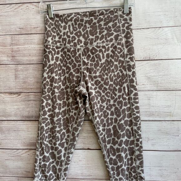 GLYDER LEGGINGS IN LEOPARD PRINT - Picture 3 of 6